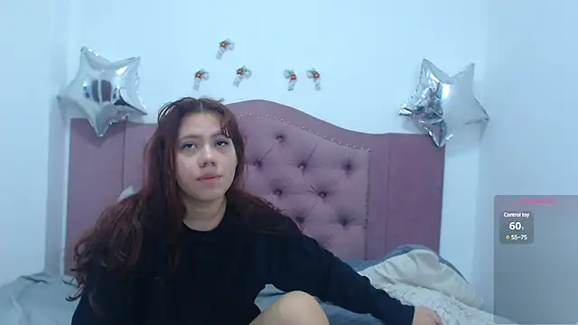 Snapshot of crystalhoneyy1 chatting on December 20, 11:32 am crystalhoneyy1 online show from December 20, 11:32 am