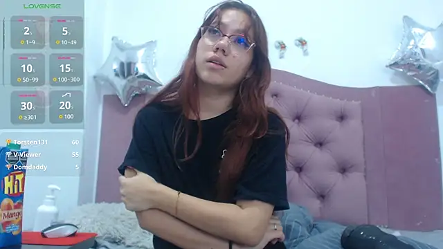 Snapshot of crystalhoneyy1 chatting on January 2, 6:01 pm crystalhoneyy1 online show from January 2, 6:01 pm