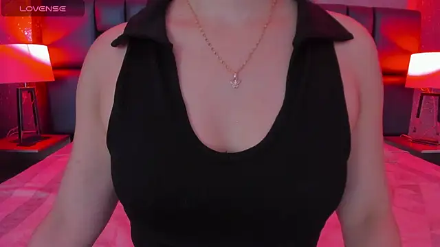 Snapshot of ELIZABETT_ chatting on December 6, 1:11 pm ELIZABETT online show from December 6, 1:11 pm