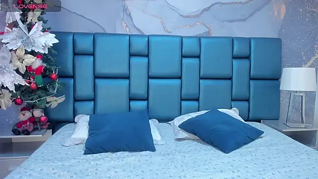 Snapshot of ELIZABETT_ chatting on December 12, 8:32 pm ELIZABETT online show from December 12, 8:32 pm