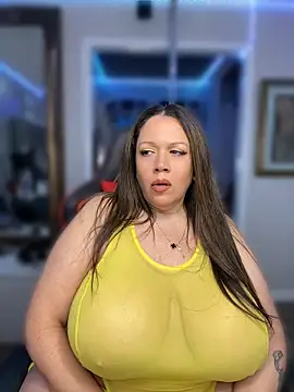 Snapshot of curvyfunlover chatting on May 27, 10:12 am curvyfunlover online show from May 27, 10:12 am