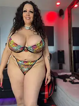Snapshot of curvyfunlover chatting on June 28, 12:11 pm curvyfunlover online show from June 28, 12:11 pm