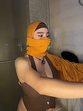 Snapshot of amaal_ chatting on February 27, 9:37 pm amaal online show from February 27, 9:37 pm