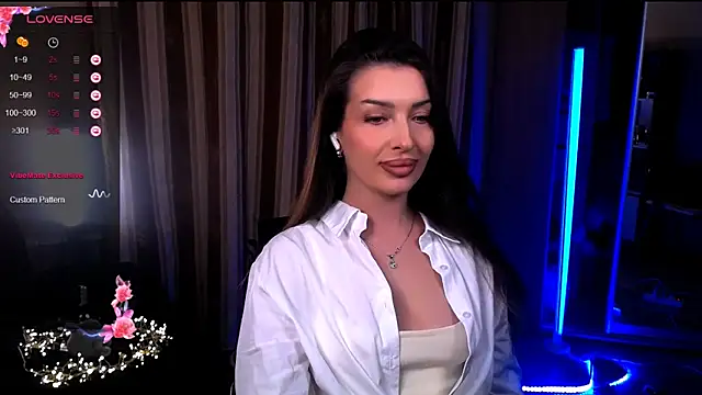 Laura Bess online show from May 6, 8:14 pm