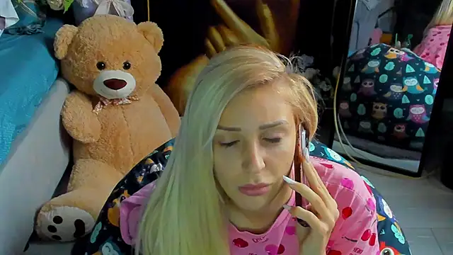 Snapshot of glossy_blondegirl chatting on November 14, 1:54 pm glossy blondegirl online show from November 14, 1:54 pm