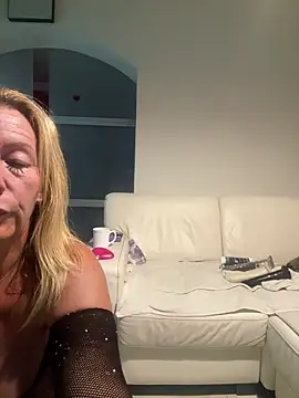 sissytrainz online show from April 15, 4:52 am