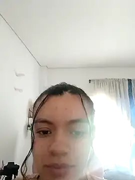 Snapshot of helen_kinett chatting on April 10, 2:55 pm helen kinett online show from April 10, 2:55 pm