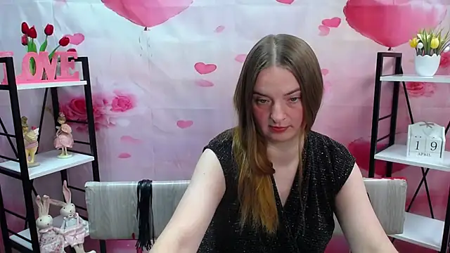 Snapshot of FreyaDak chatting on April 19, 6:10 pm FreyaDak online show from April 19, 6:10 pm