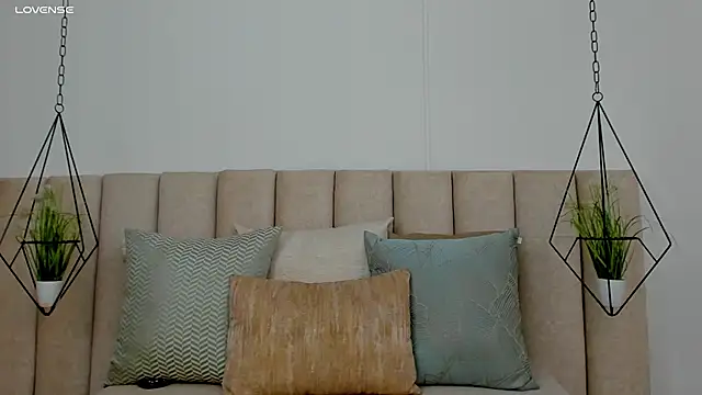 Snapshot of Olivia_Collins1 chatting on March 4, 1:34 am Olivia Collins1 online show from March 4, 1:34 am