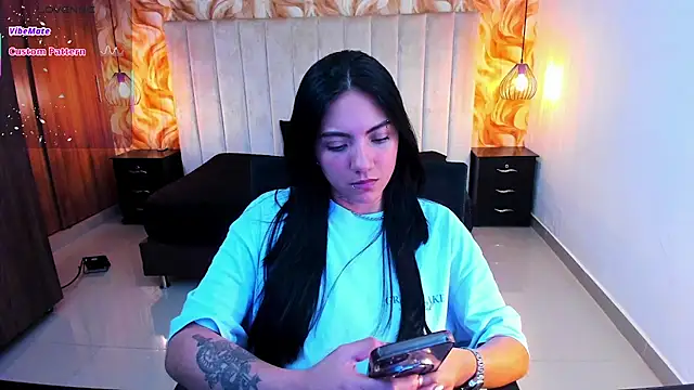 Snapshot of miichael_black chatting on May 2, 12:32 pm miichael black online show from May 2, 12:32 pm