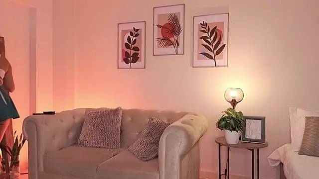 DahianaWalcott online show from March 12, 6:14 pm