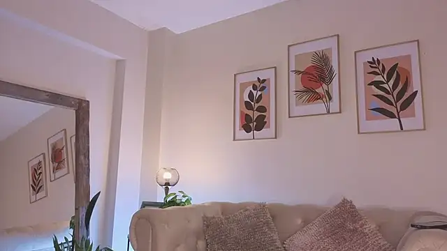 DahianaWalcott online show from April 10, 3:17 pm