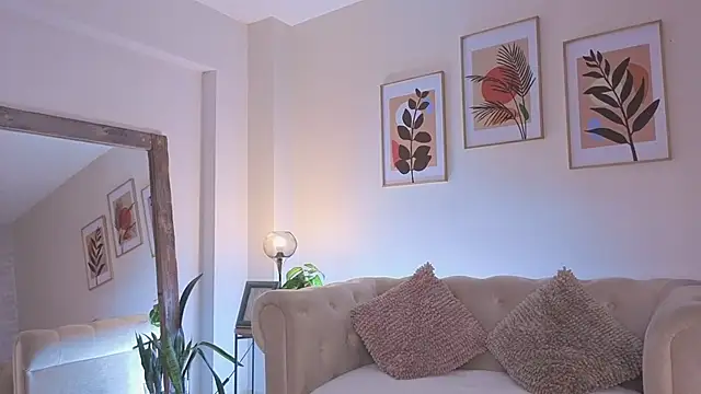 DahianaWalcott online show from April 13, 7:19 pm