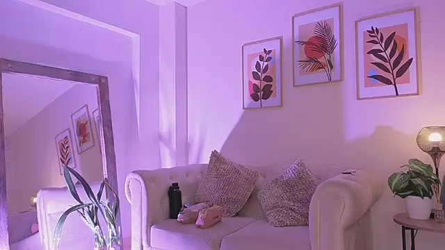 Snapshot of DahianaWalcott chatting on April 21, 4:12 pm DahianaWalcott online show from April 21, 4:12 pm