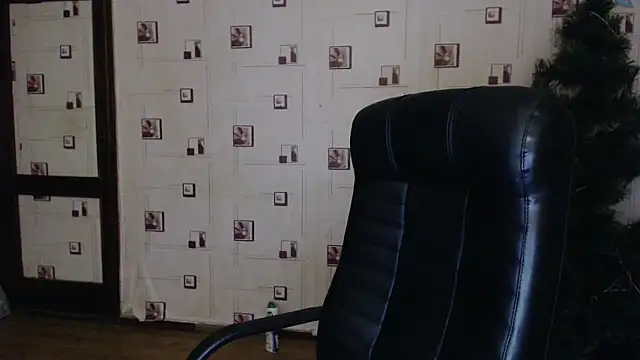 Snapshot of TasyaBigTTs chatting on December 20, 3:53 pm TasyaBigTTs online show from December 20, 3:53 pm