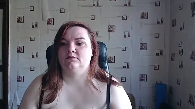 Snapshot of TasyaBigTTs chatting on April 17, 11:35 am TasyaBigTTs online show from April 17, 11:35 am
