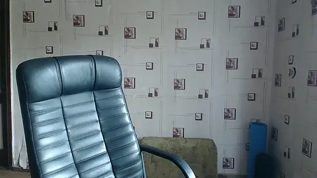 Snapshot of TasyaBigTTs chatting on April 18, 9:24 am TasyaBigTTs online show from April 18, 9:24 am