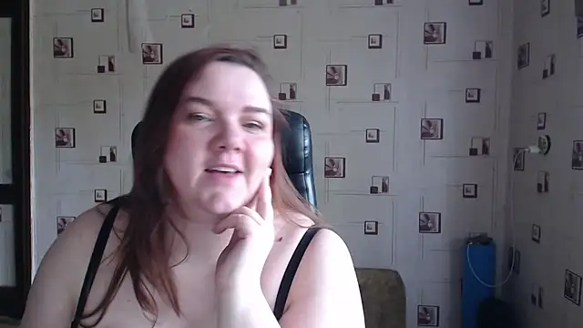 Snapshot of TasyaBigTTs chatting on April 23, 1:24 pm TasyaBigTTs online show from April 23, 1:24 pm
