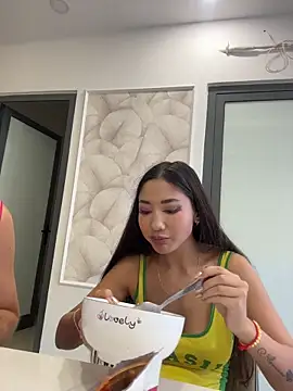 Snapshot of lean_lie8 chatting on February 3, 6:40 am lean lie8 online show from February 3, 6:40 am