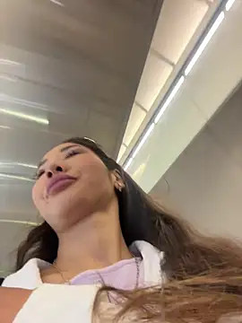 Snapshot of lean_lie8 chatting on February 25, 2:32 am lean lie8 online show from February 25, 2:32 am