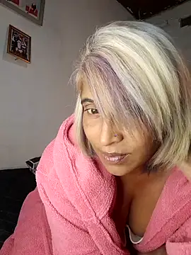 Snapshot of Goodgirlsue_77 chatting on April 23, 6:58 am Goodgirlsue 77 online show from April 23, 6:58 am
