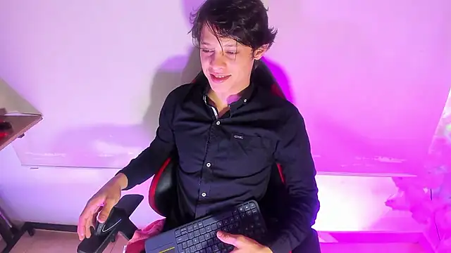 LilOwen  online show from January 18, 3:49 pm