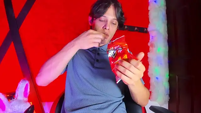 LilOwen  online show from February 23, 7:00 pm