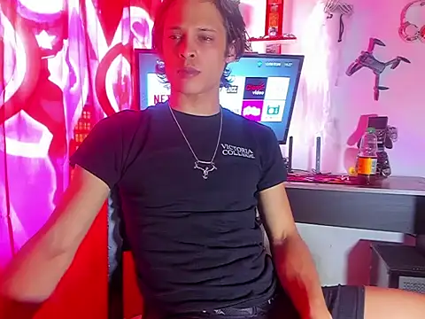 Snapshot of LilOwen_ chatting on June 12, 8:30 pm LilOwen online show from June 12, 8:30 pm