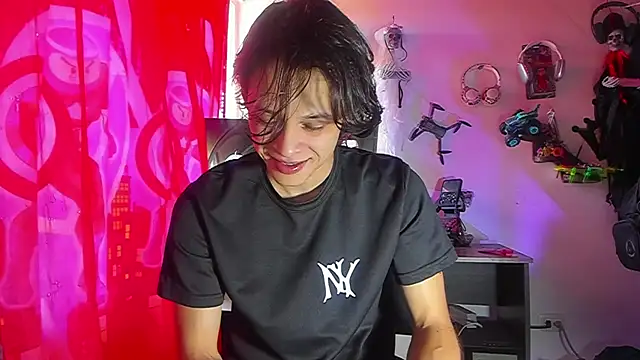 Snapshot of LilOwen_ chatting on June 17, 7:48 pm LilOwen online show from June 17, 7:48 pm