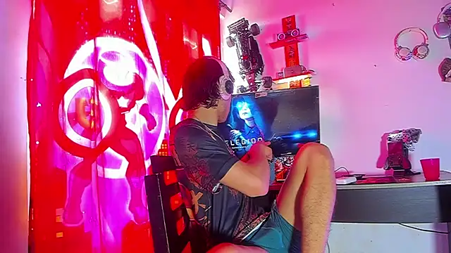 Snapshot of LilOwen_ chatting on June 25, 7:40 pm LilOwen online show from June 25, 7:40 pm