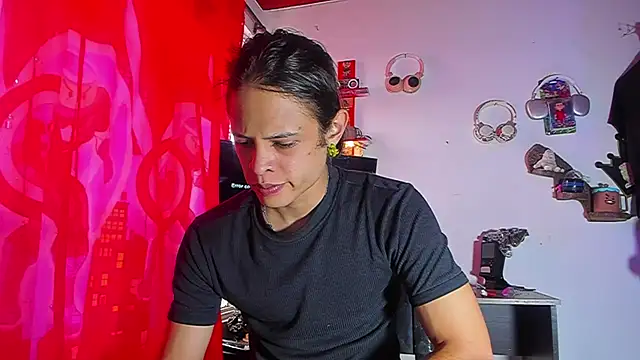 Snapshot of LilOwen_ chatting on July 12, 5:48 pm LilOwen online show from July 12, 5:48 pm