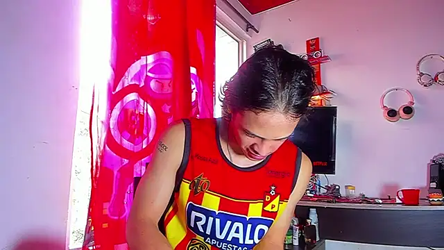 Snapshot of LilOwen_ chatting on July 19, 4:11 pm LilOwen online show from July 19, 4:11 pm