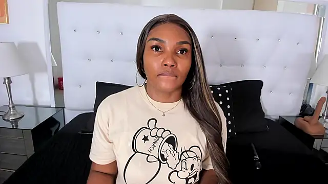 Isla Scott online show from March 3, 11:38 am