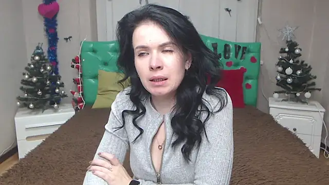 Snapshot of JasmineKouch chatting on January 6, 6:33 pm JasmineKouch online show from January 6, 6:33 pm