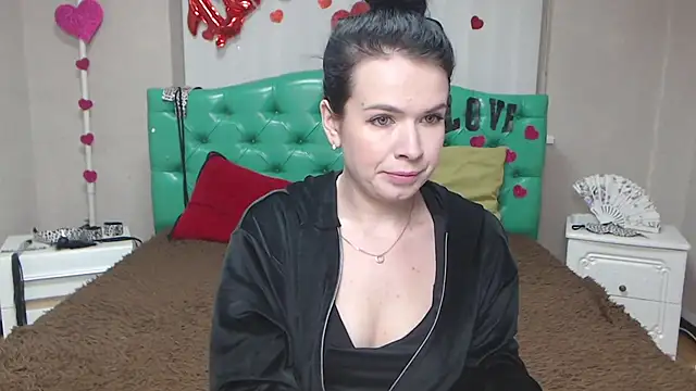 Snapshot of JasmineKouch chatting on January 17, 6:44 pm JasmineKouch online show from January 17, 6:44 pm