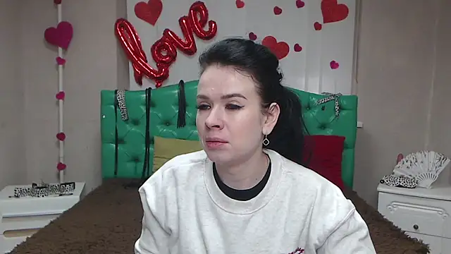 Snapshot of JasmineKouch chatting on February 6, 9:23 am JasmineKouch online show from February 6, 9:23 am