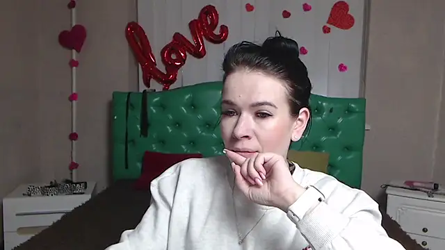 Snapshot of JasmineKouch chatting on February 11, 6:18 am JasmineKouch online show from February 11, 6:18 am