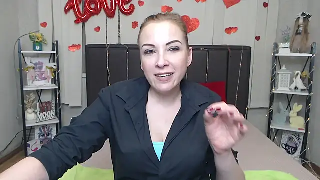 ElizabethSho online show from April 6, 6:20 pm