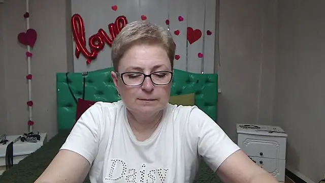 EmiliaGree online show from May 22, 5:07 pm