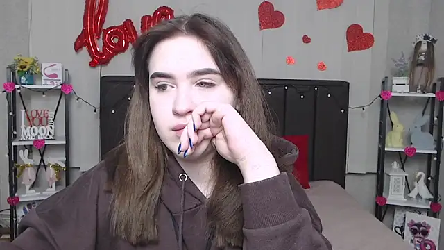 LauraHlot online show from February 24, 6:15 pm