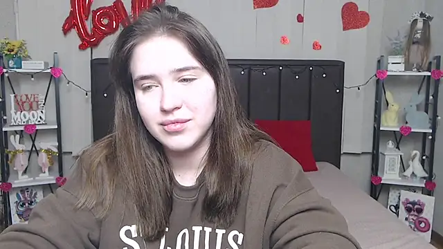 LauraHlot online show from March 10, 9:40 pm