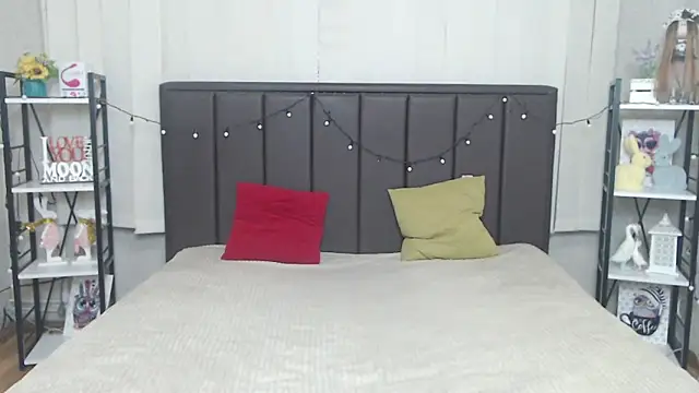 LauraHlot online show from September 25, 5:44 am