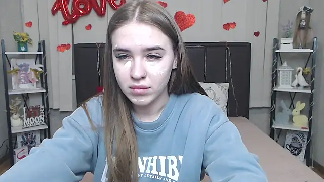 LauraHlot online show from February 27, 6:30 pm