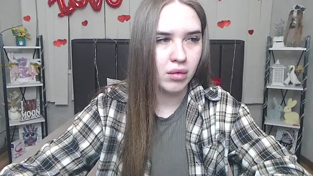 LauraHlot online show from April 12, 5:40 pm