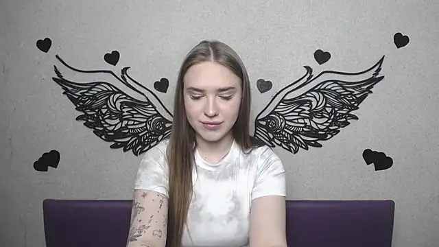 Snapshot of LauraHlot chatting on April 24, 5:48 pm LauraHlot online show from April 24, 5:48 pm