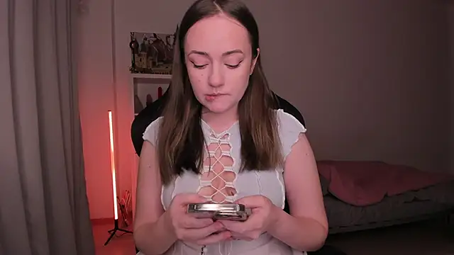 Snapshot of WalkingGirl chatting on February 2, 6:42 pm WalkingGirl online show from February 2, 6:42 pm