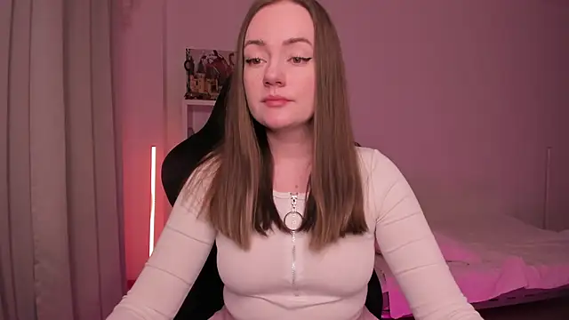 Snapshot of WalkingGirl chatting on February 6, 6:46 pm WalkingGirl online show from February 6, 6:46 pm