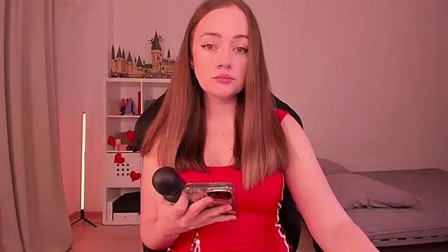 Snapshot of WalkingGirl chatting on February 14, 5:36 pm WalkingGirl online show from February 14, 5:36 pm