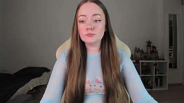 WalkingGirl online show from February 14, 8:05 pm