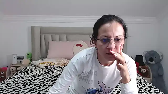 CatWoman0001 online show from January 11, 4:34 pm